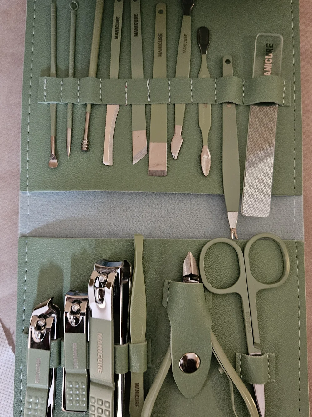 Manicure Kit - Picture 4 of 4